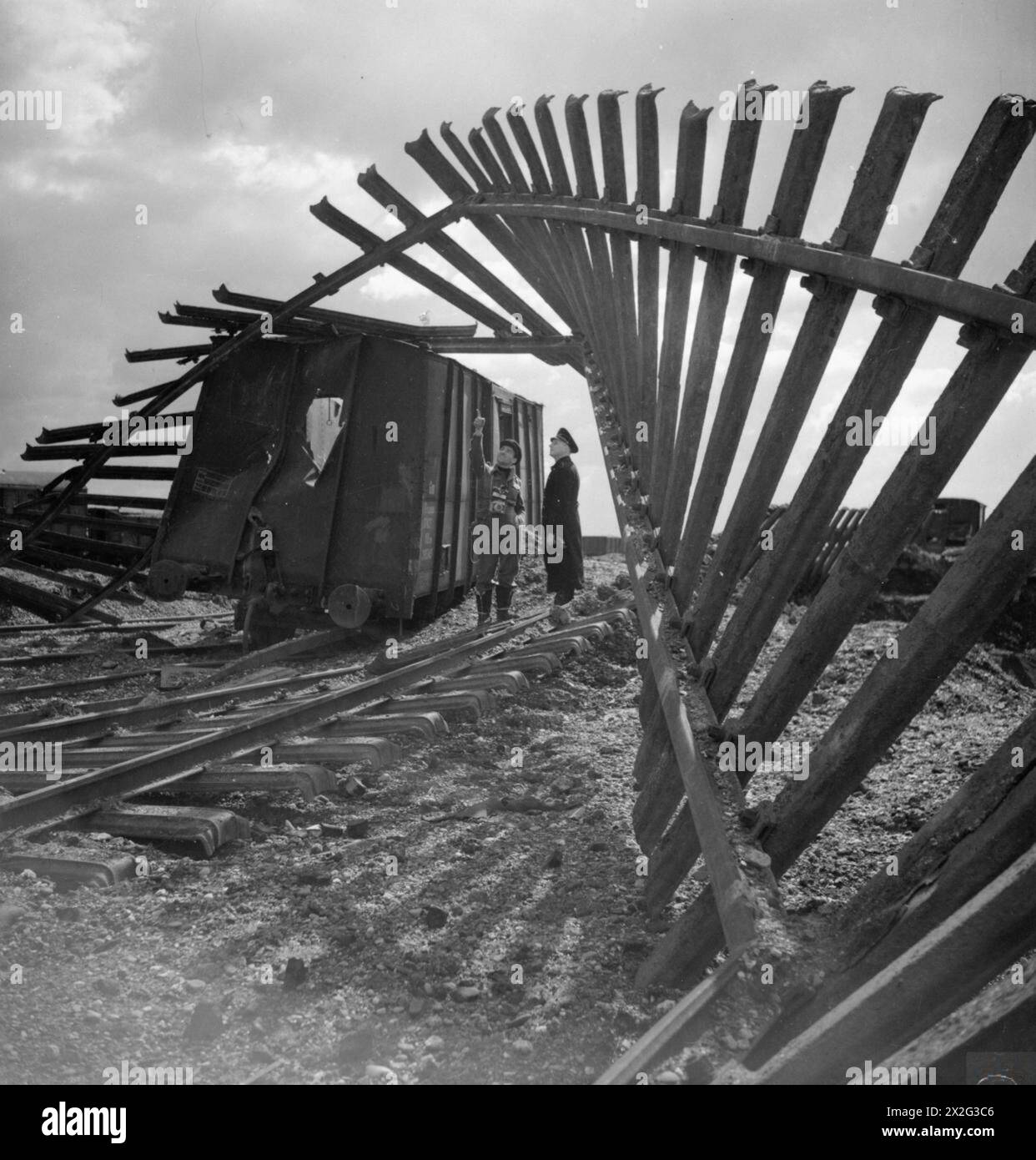 Twisted Rails In 1945, the marshalling yards at Hamm were photographed showing ...