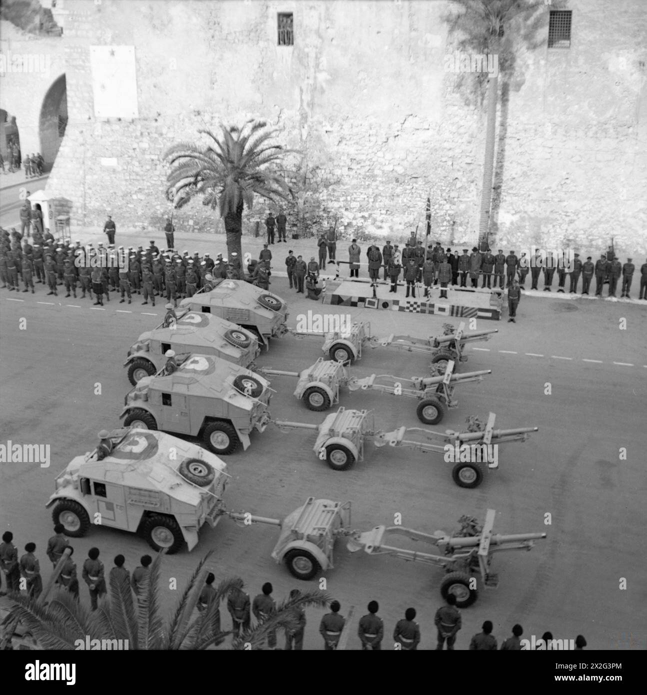 THE BRITISH ARMY IN NORTH AFRICA 1943 25pdr field guns and 'Quad