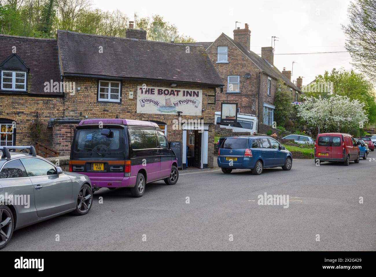 Flood prone pub The Boat Inn on the River Severn at Jackfield, Ironbridge, Shropshire, UK Stock Photo