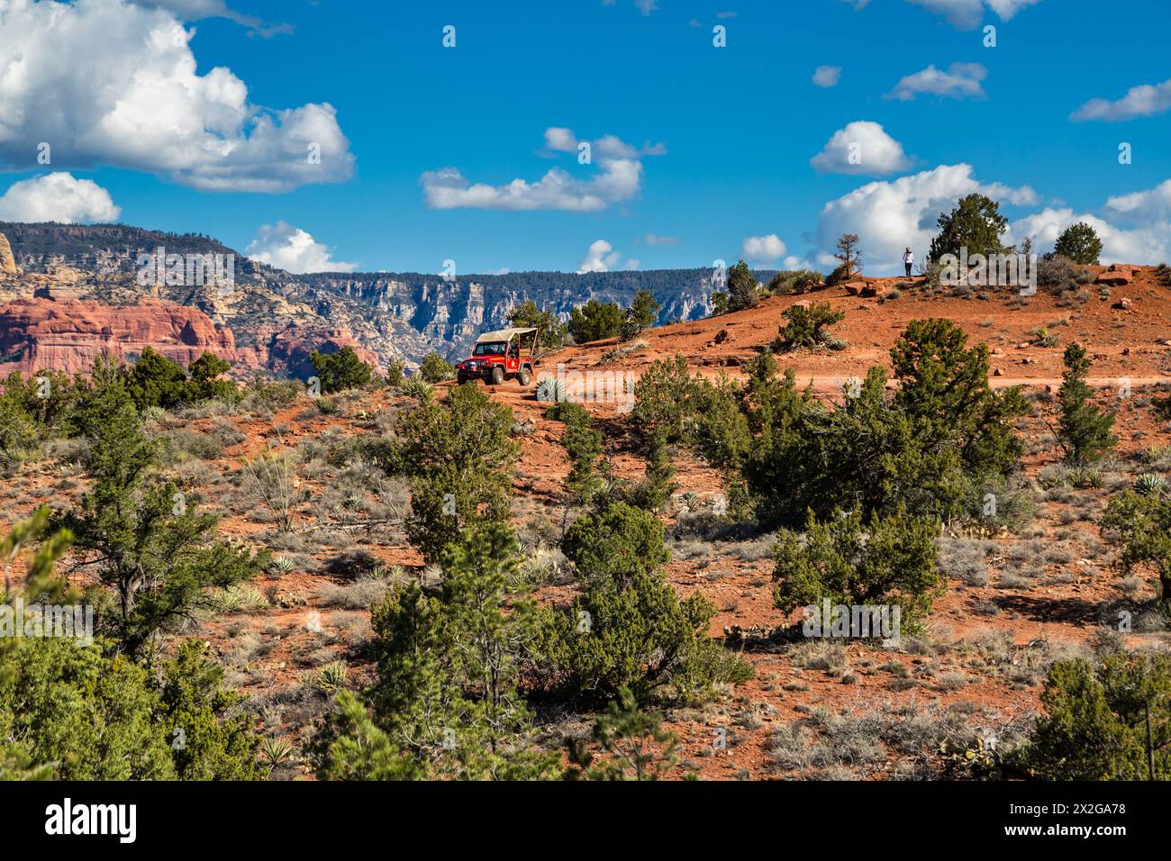 Tourists on Red Rock Jeep Tour look out over the valley in Sedona ...