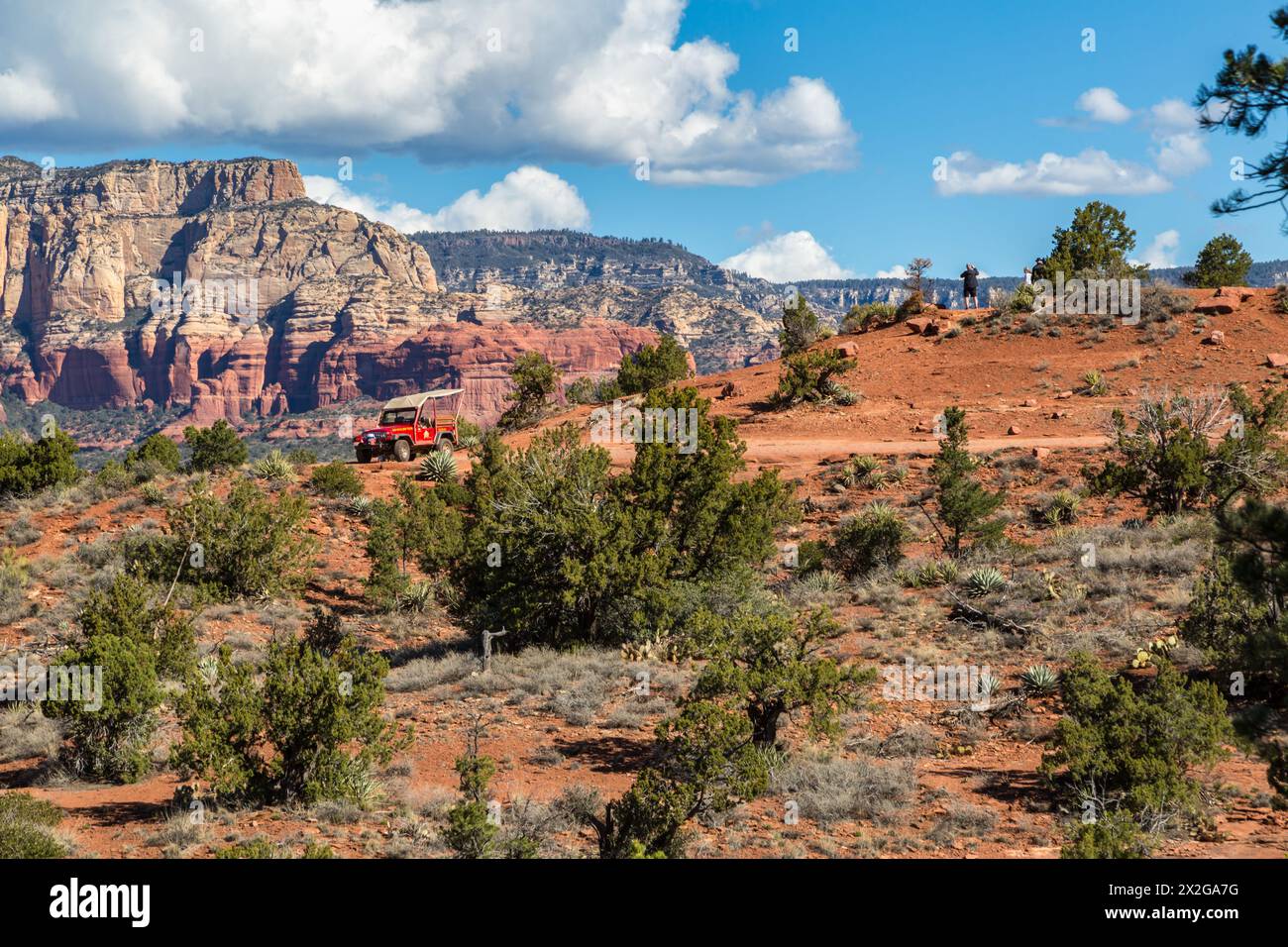 Tourists on Red Rock Jeep Tour look out over the valley in Sedona ...