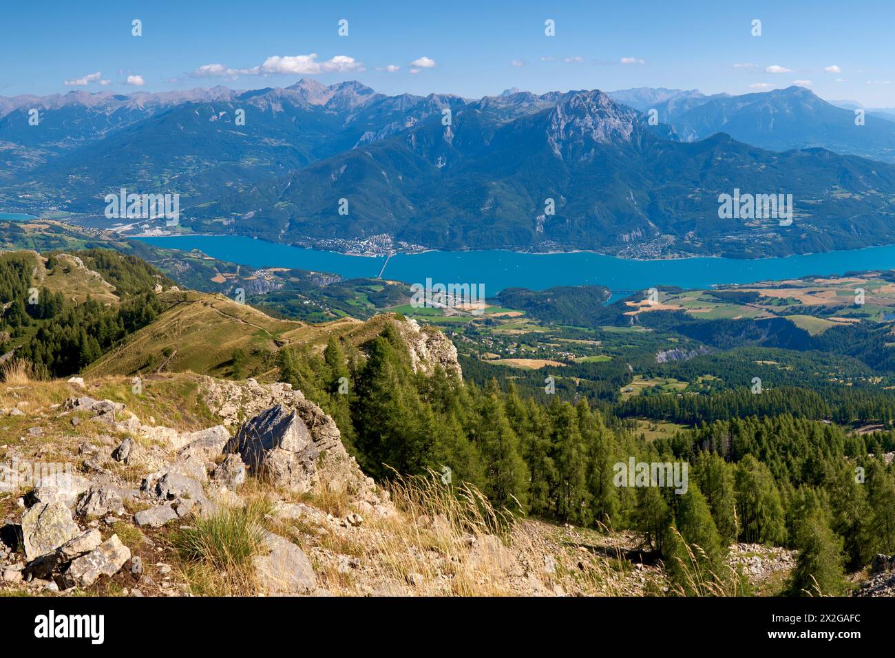 Serre-Poncon lake, Savines-le-Lac village and Grand Morgon peak from Ecrins National Park. Durance Valley, Hautes-Alpes (Alps). France Stock Photo