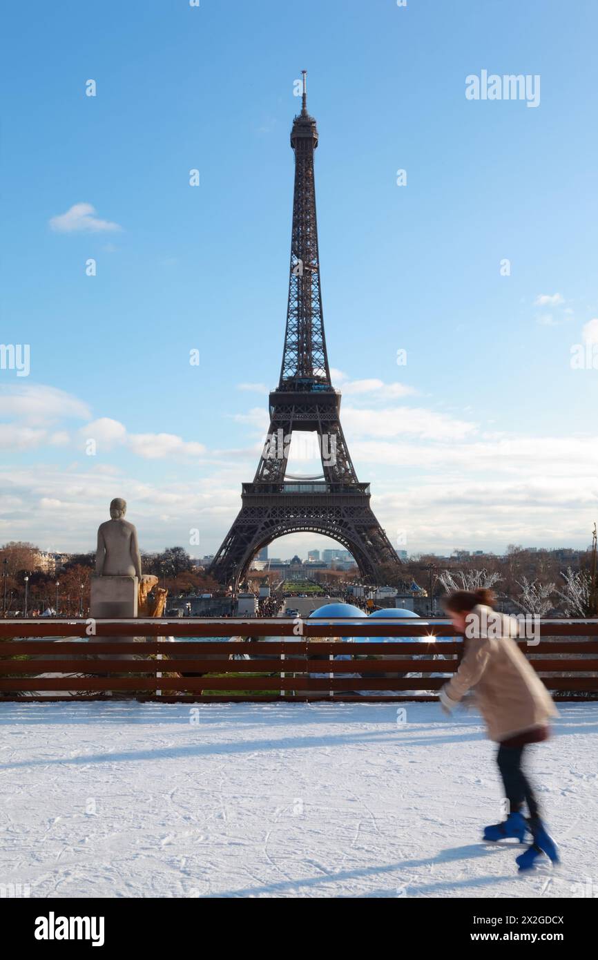 Paris eiffel tower ice skating hires stock photography and images Alamy