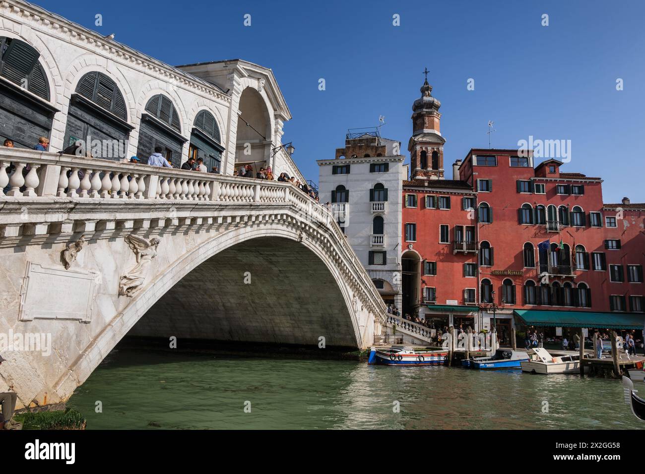 Venice stone bridge over canal hi-res stock photography and images - Alamy