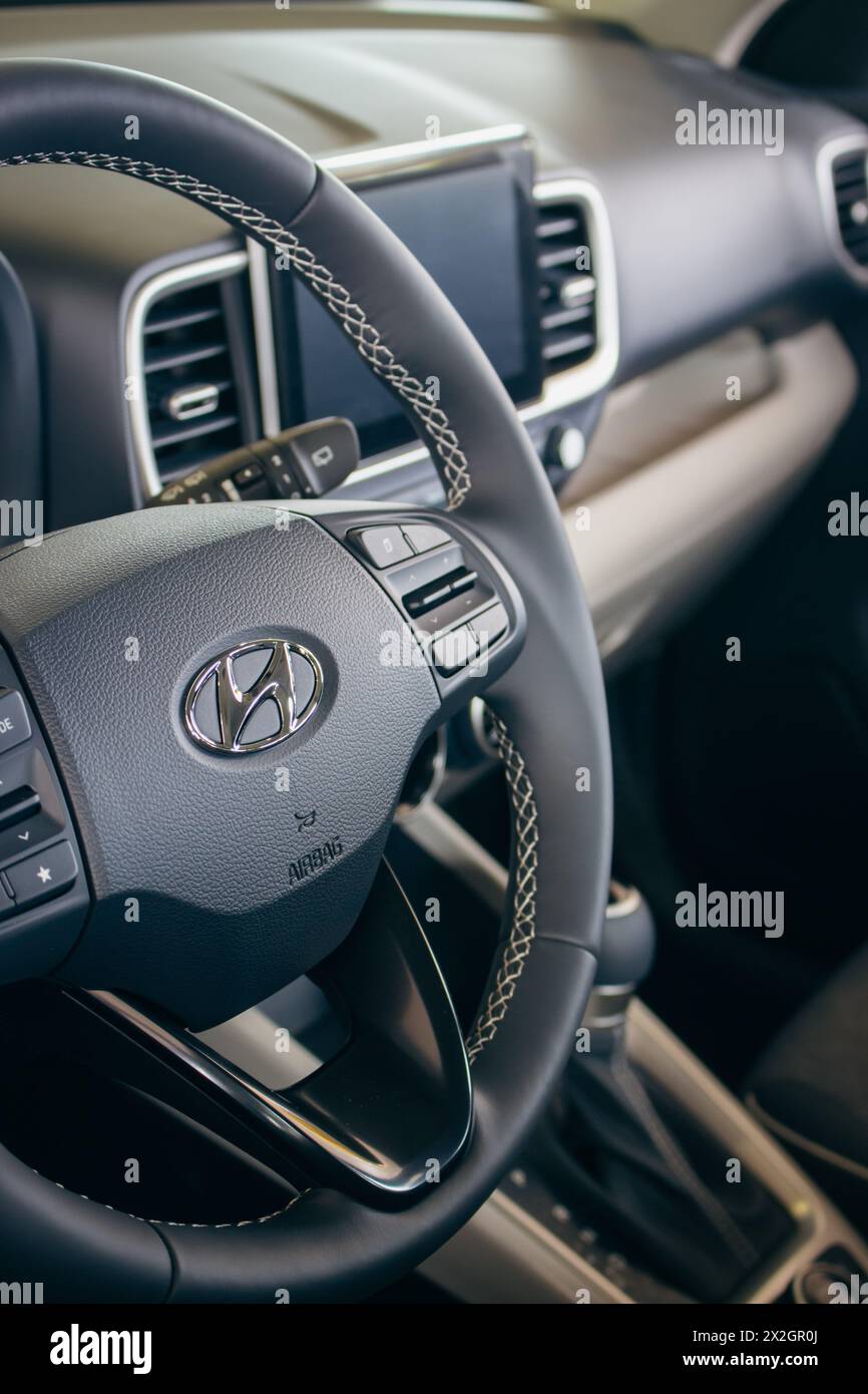 Hyundai car logo hi-res stock photography and images - Alamy