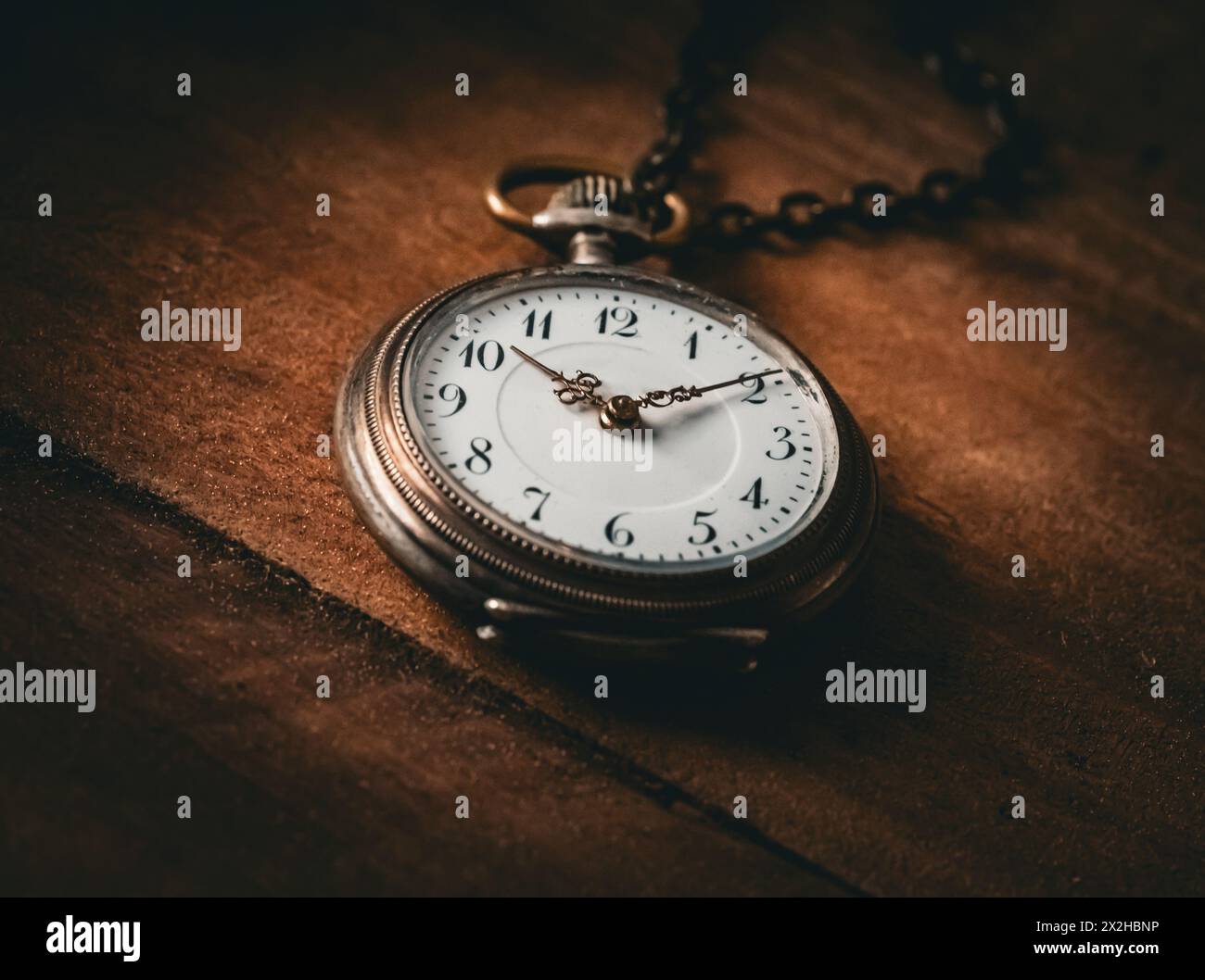 Chain clock hi-res stock photography and images - Alamy