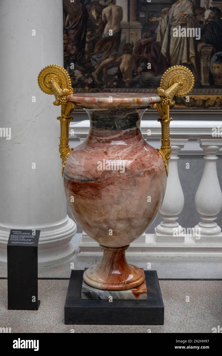 Alte vase hi-res stock photography and images