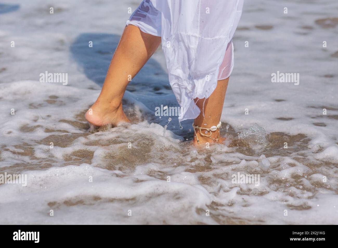 Mature lady feet hi-res stock photography and images - Page 2 - Alamy