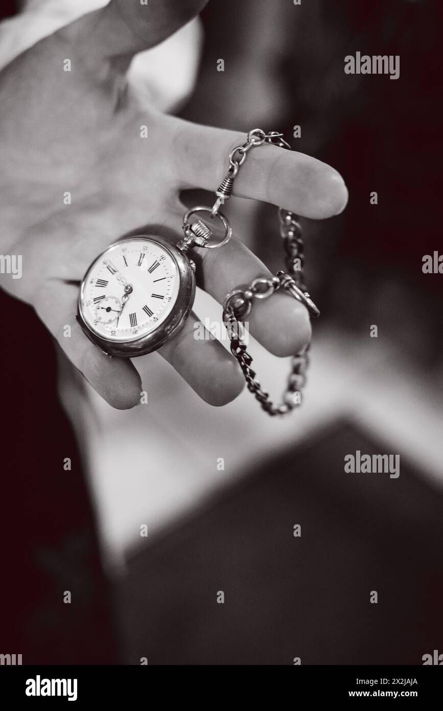 Hand Holding Vintage Pocket Watch Stock Photo - Alamy