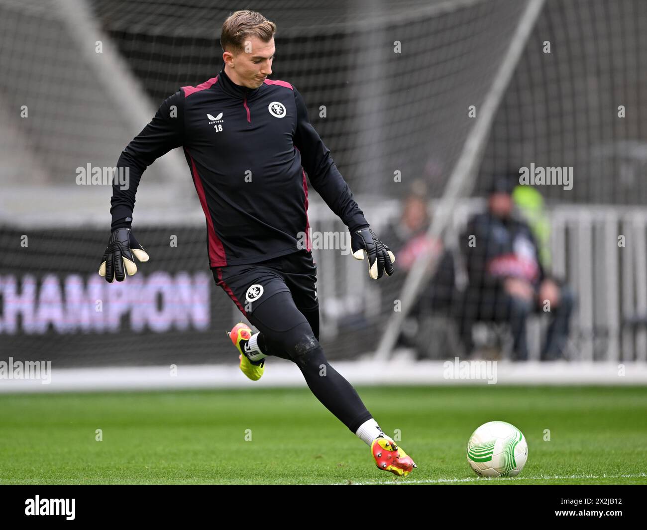 LILLE - Aston Villa FC goalkeeper Joe Gauci during the UEFA Conference league quarter-final match between Lille OSC and Aston Villa at Stade Pierre Mauroy on April 18, 2024 in Lille, France. ANP | Hollandse Hoogte | GERRIT VAN COLOGNE Stock Photo