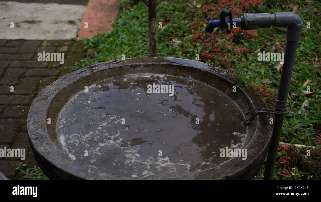 Unclean water sanitation hi-res stock photography and images - Alamy, image size:1300x821