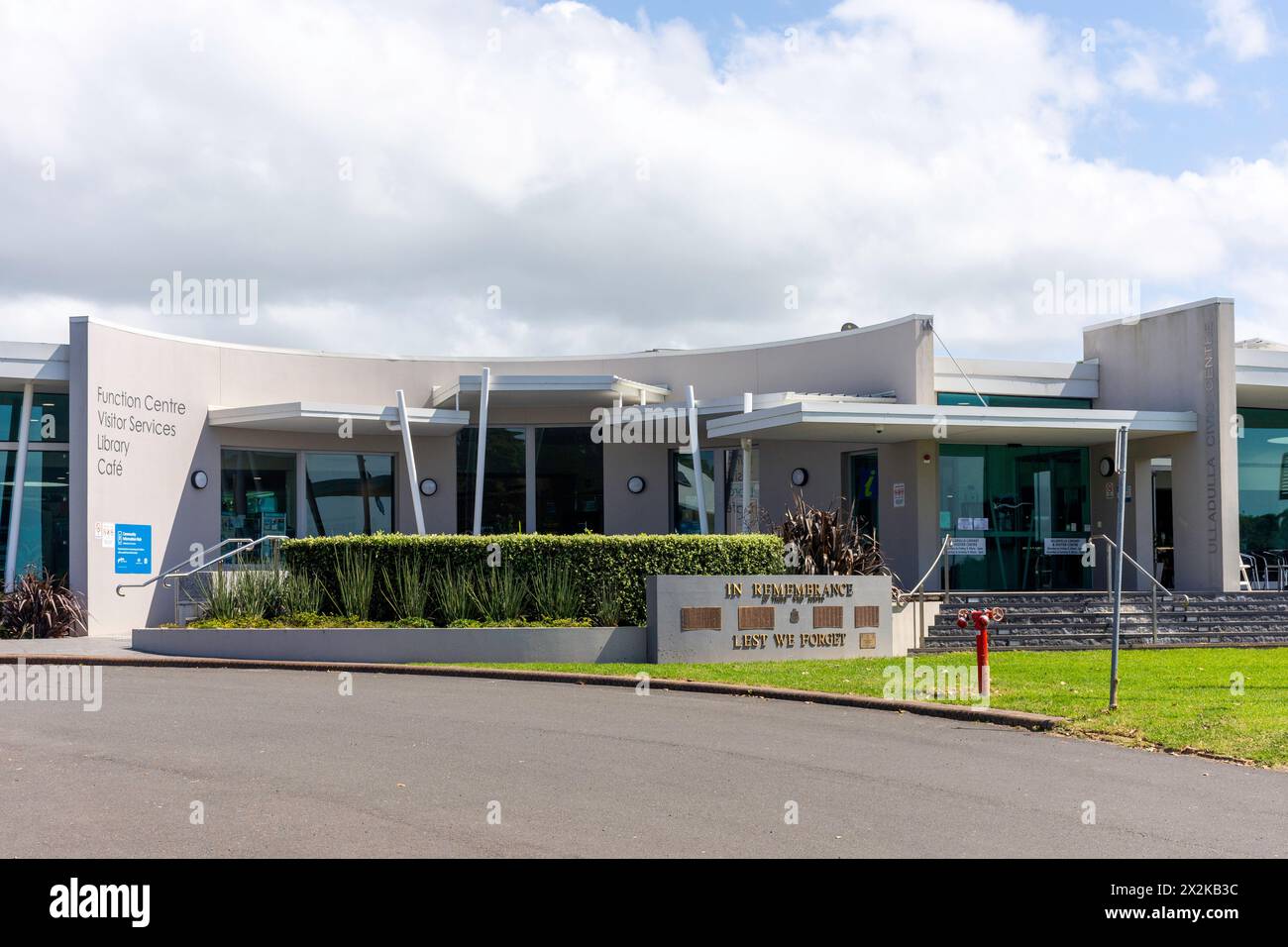Ulladulla Visitor Services & Library, Princes Highway, Ulladulla, New South Wales, Australia Stock Photo