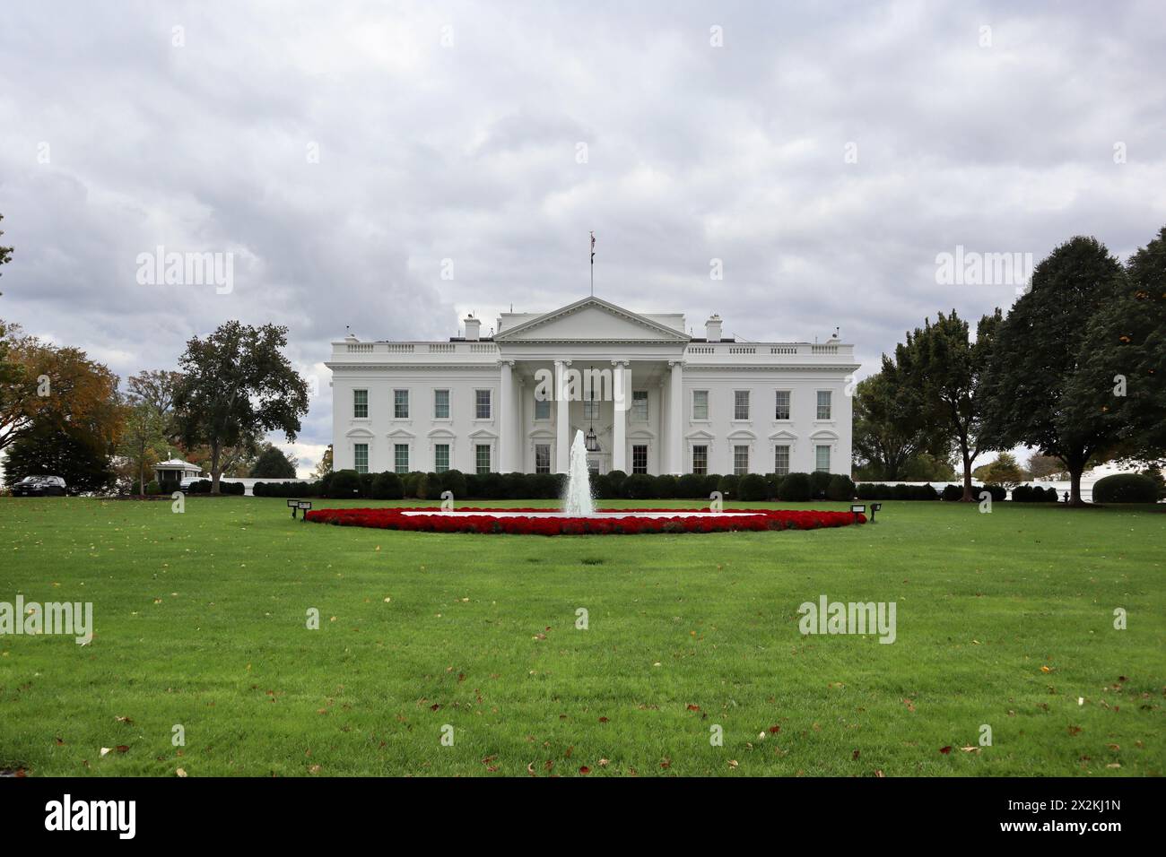 South lawn fountain white house hi-res stock photography and images - Alamy