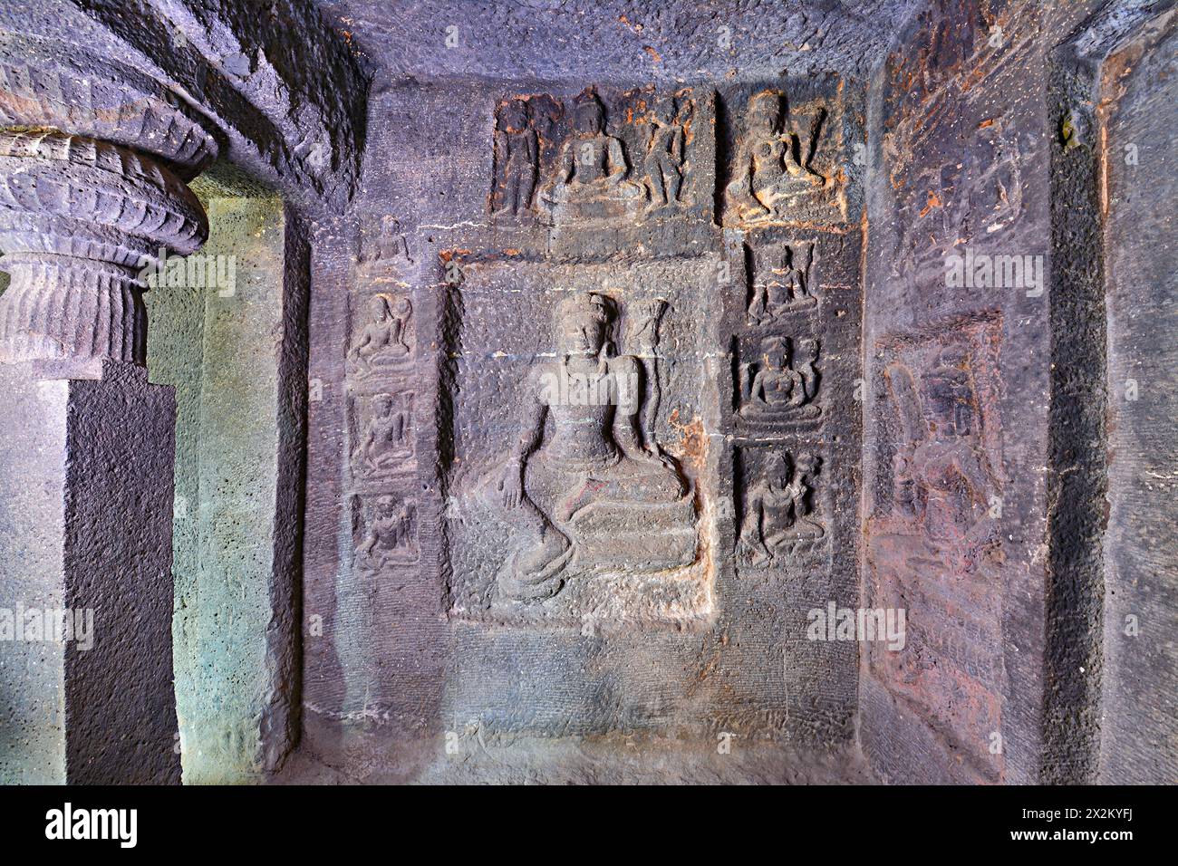 Ellora Buddhist Caves: Cave No 10 Seated Avalokiteshvara in sub-shrine to the right end of the main porch Stock Photo