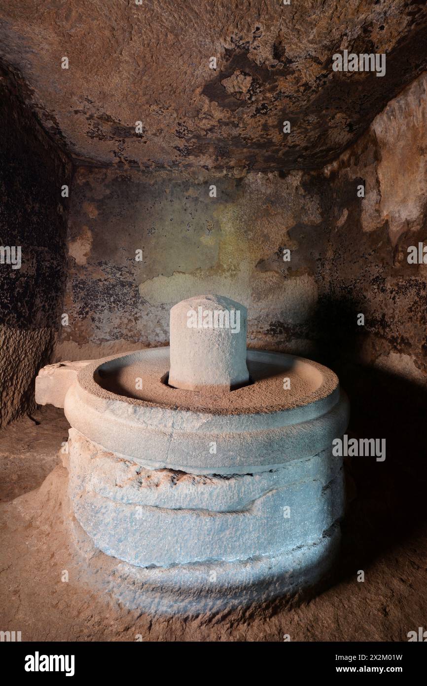 Ellora Brahmanical Caves: Cave No 18, Lingam- Although an extremely plain cave, it has sufficient features to identify it as an eighth century Rastrak Stock Photo