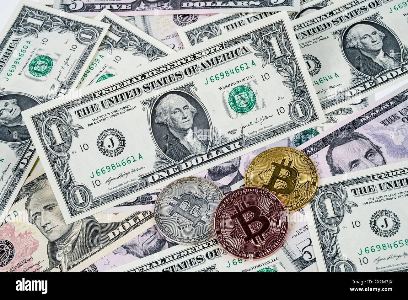 Symbolfoto Bitcoin, Krypto, US-Dollar *** Symbol photo Bitcoin, crypto, US dollar Stock Photo