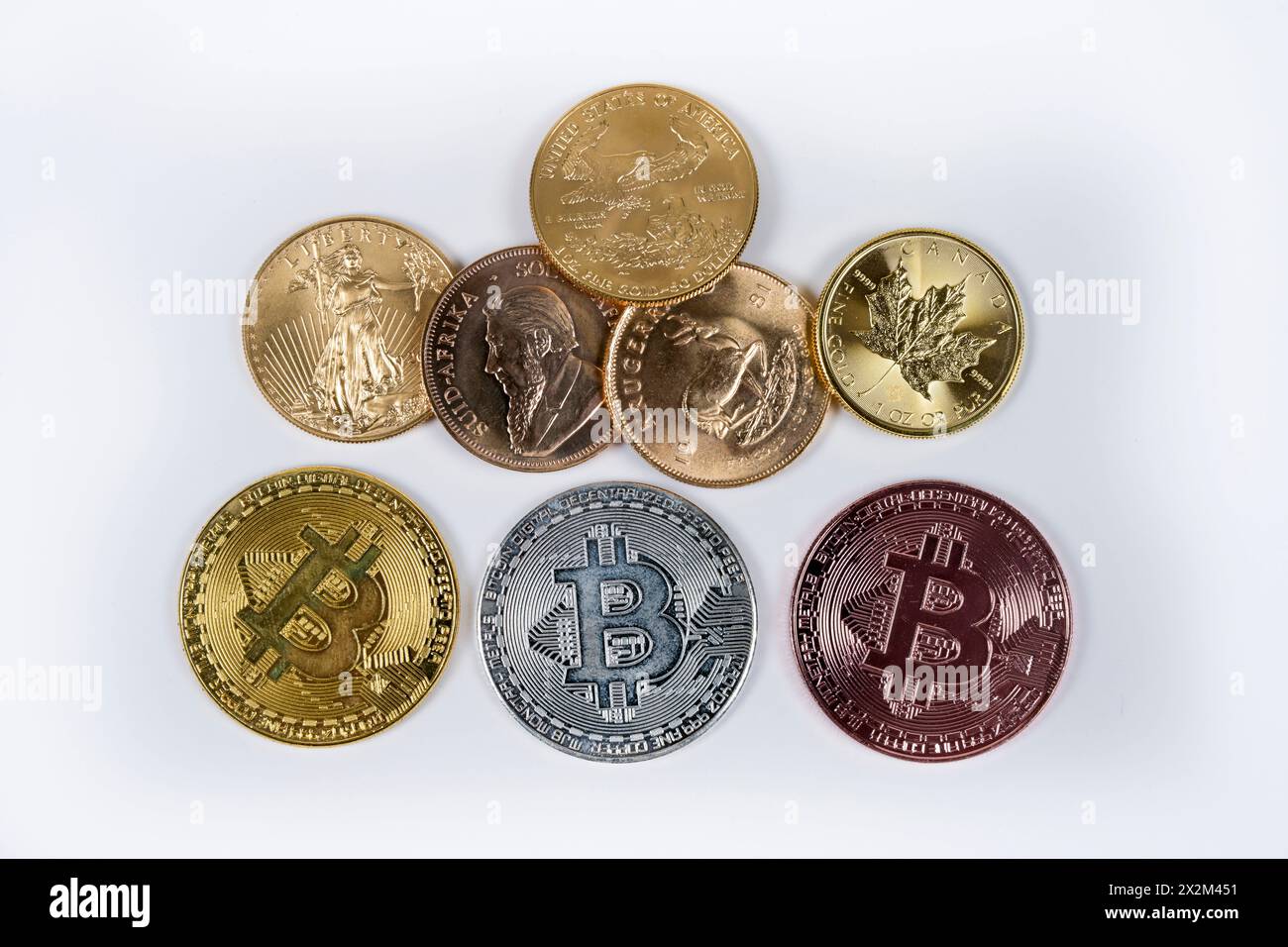 Goldmünzen, Bitcoin, Symbolfoto Geld, Münzen *** Gold coins, Bitcoin, symbol photo money, coins Stock Photo