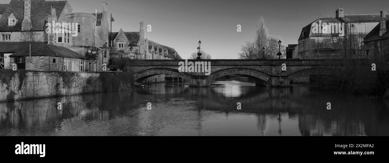 Dusk over the stone road bridge, river Welland, Stamford town; Lincolnshire; England; UK Stock Photo