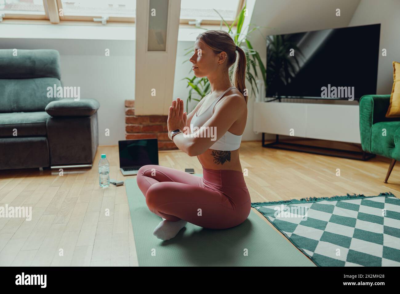 Woman seated exercise hi-res stock photography and images - Alamy