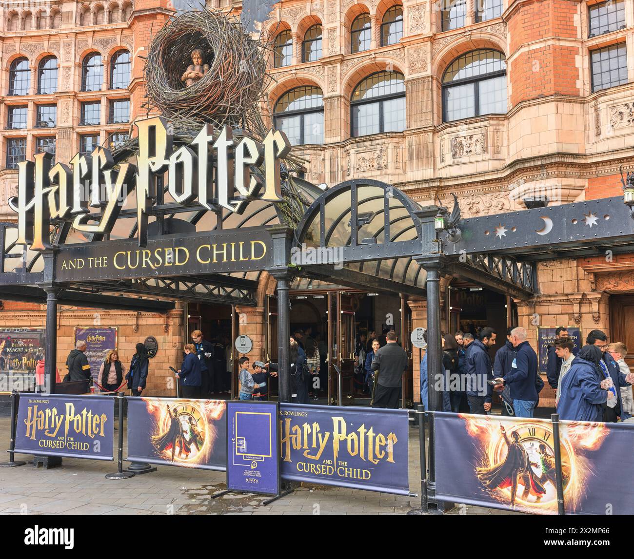 harry potter and the cursed child palace theatre 8 april