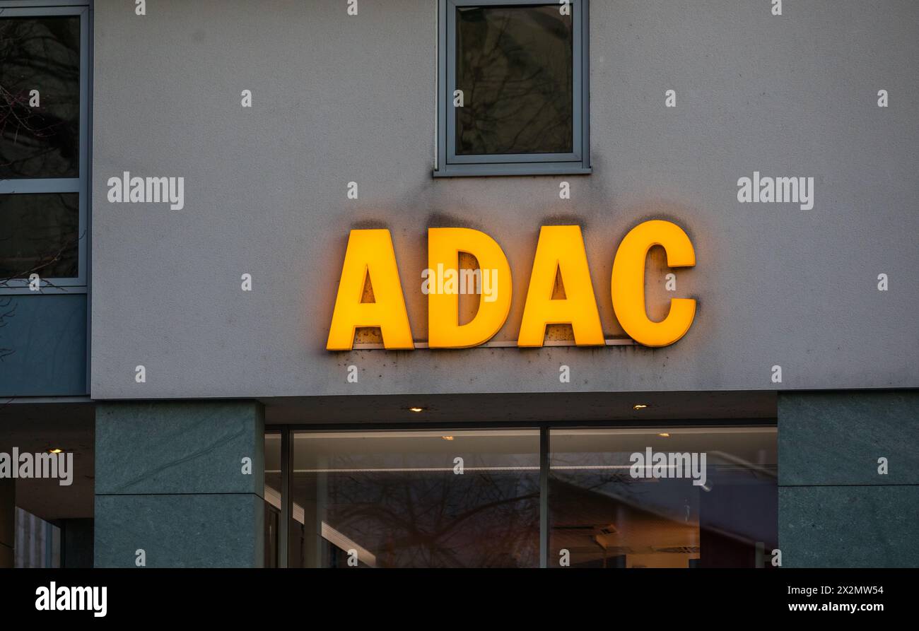 Leuchtschrift bei der ADAC Filiale in Freiburg im Breisgau. (05. Februar 2022). Stock Photo