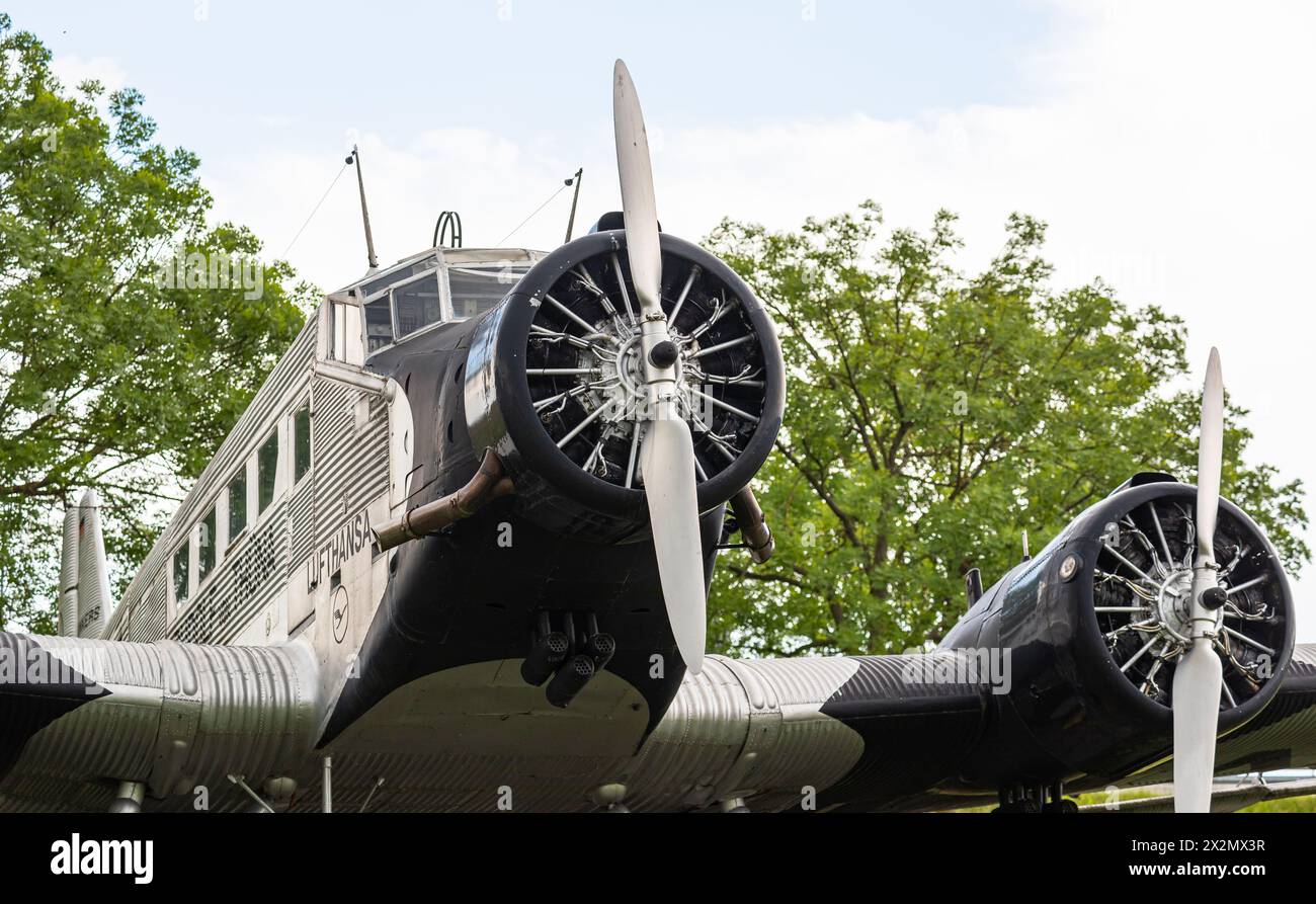 Eine dreimotorige Junkers Ju52 3/m steht beim Besucherpark des Flughafen München. Sie trägt den Übernamen Tante Ju. (Halbergmoos, Deutschland, 29.05.2 Stock Photo