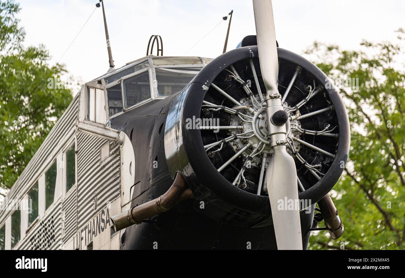 Eine dreimotorige Junkers Ju52 3/m steht beim Besucherpark des Flughafen München. Sie trägt den Übernamen Tante Ju. (Halbergmoos, Deutschland, 29.05.2 Stock Photo