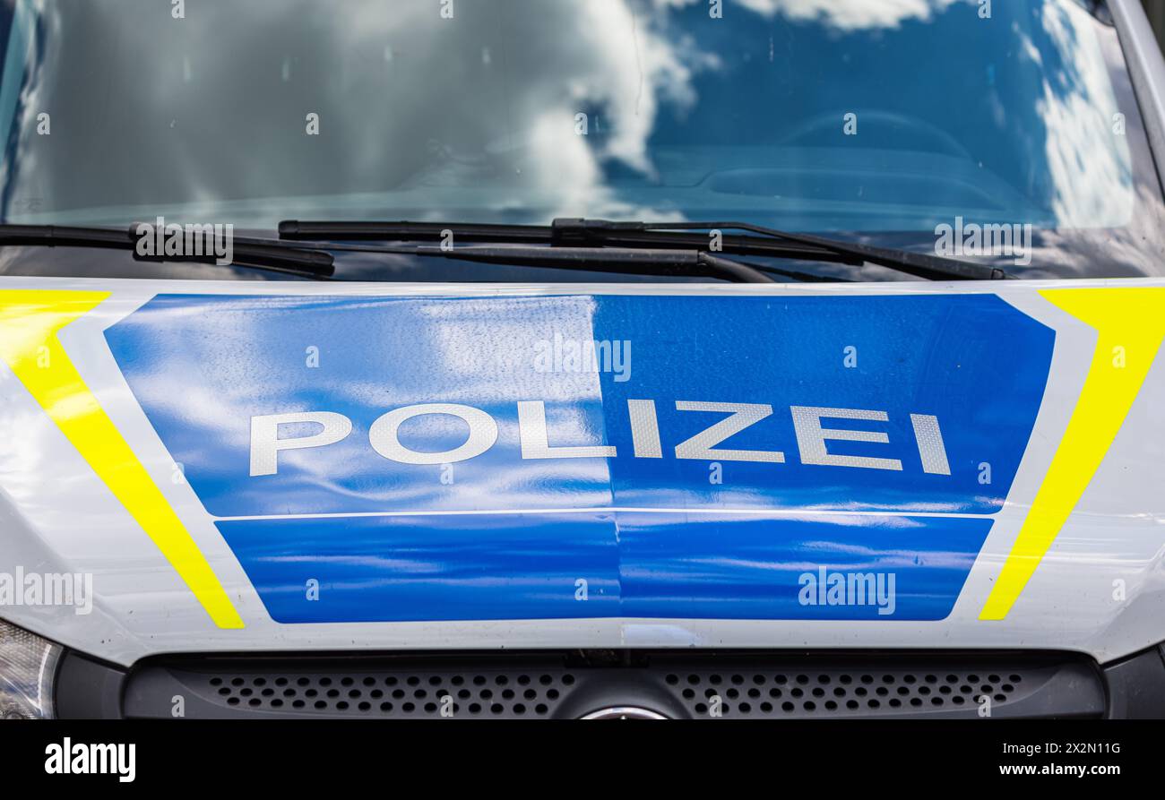 Schriftzug 'Polizei' auf einem Fahrzeug der deutschen Bundespolizei unweit vom Freiburger Hauptbahnhof. (Freiburg im Breisgau, Deutschland, 07.08.2022 Stock Photo