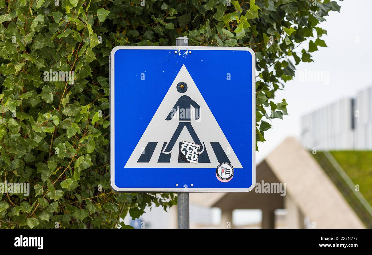 Wunderschne Ein Fussgnger Mit Weissem Stock Fotosnull