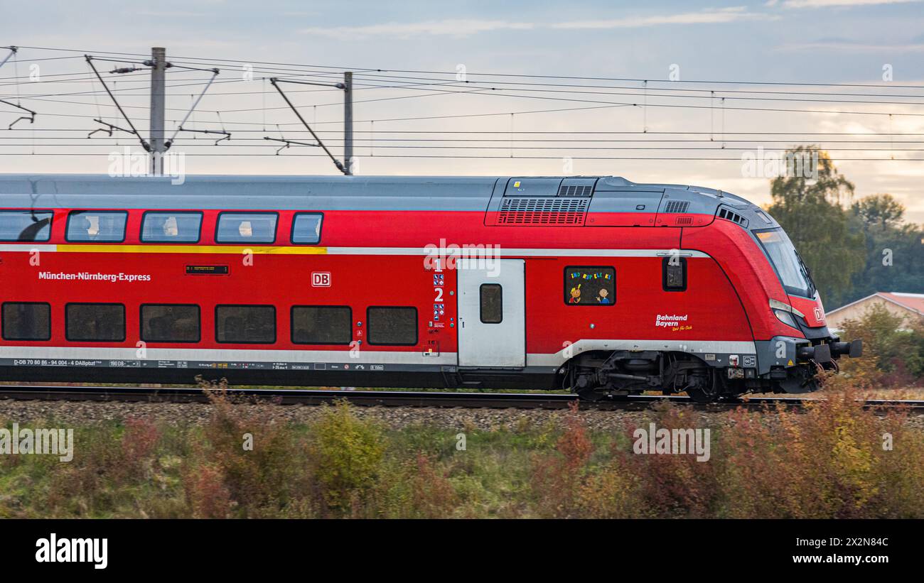 Die Skoda-Wendezug-Garnitur wird von der Deutschen Bahn im Fernverkehr beim München-Nürnberg-Express eingesetzt. Auf dieser Strecke ist der Zug unterw Stock Photo