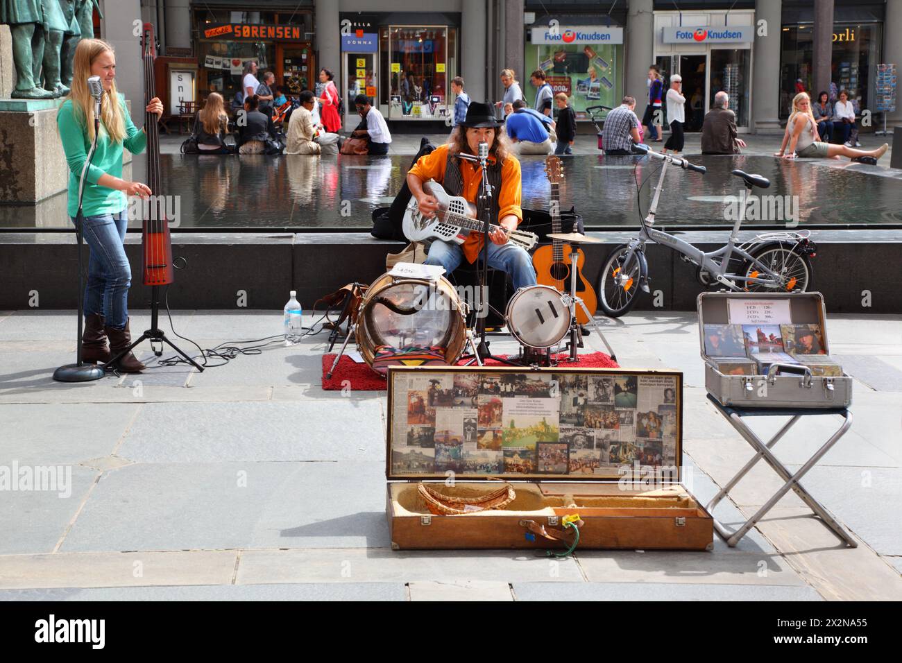 BERGEN - JUNE 27: Gee Gee and Soluna  play near monument on JUNE 27, 2011 in Bergen, Norway. One Man Band and World Traveller, he also plays with his Stock Photo