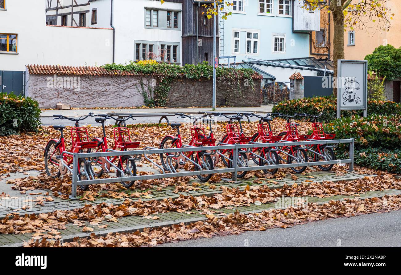Fahrradverleih von den Stadtwerken Konstanz, dieser ist im Herbst jedoch weniger gefragt. (Konstanz, Deutschland, 20.11.2022) Stock Photo
