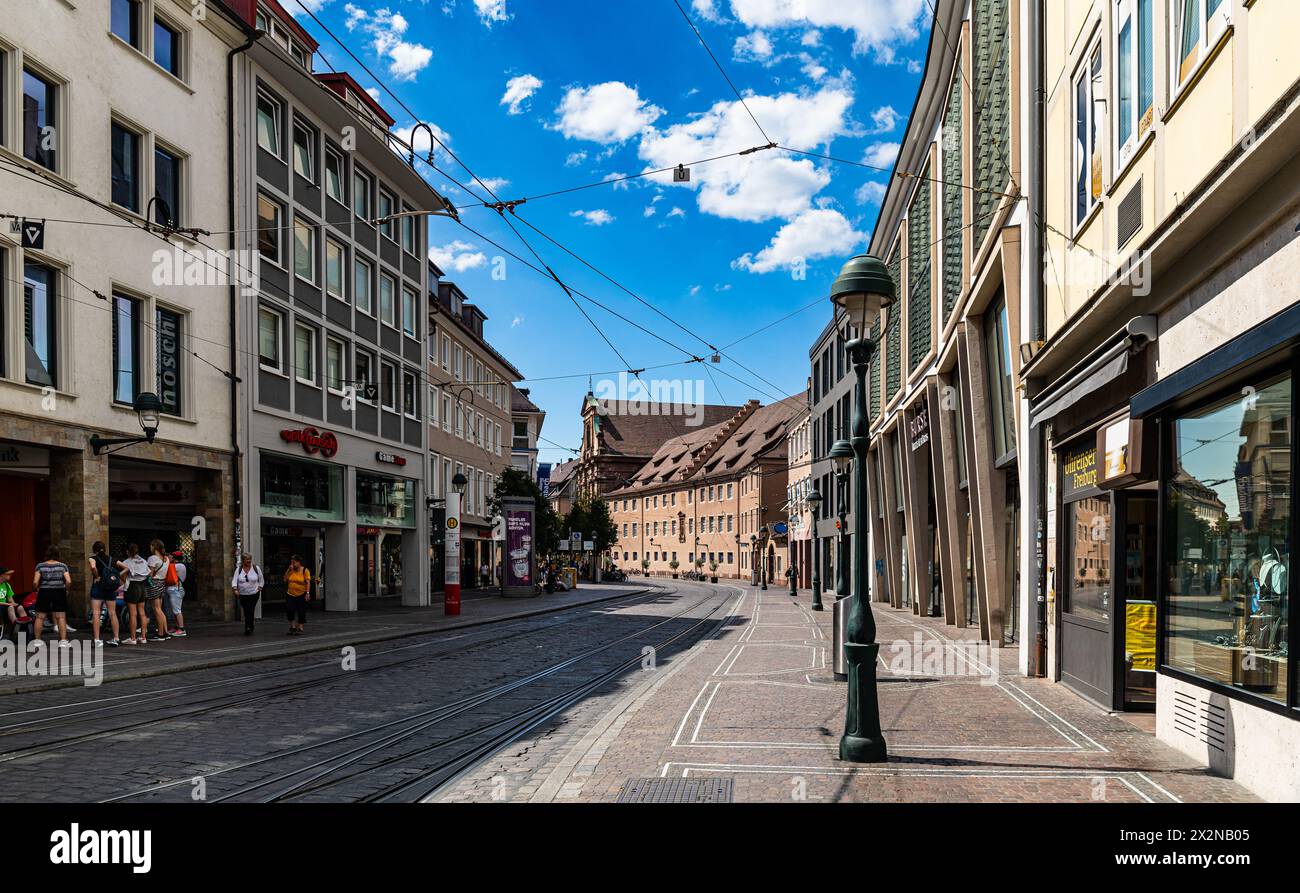 Sommerimpressionen aus der wunderschönen Altstadt von Freiburg in Breisgau in Süddeutschland. (Freiburg im Breisgau, Deutschland, 07.08.2022) Stock Photo