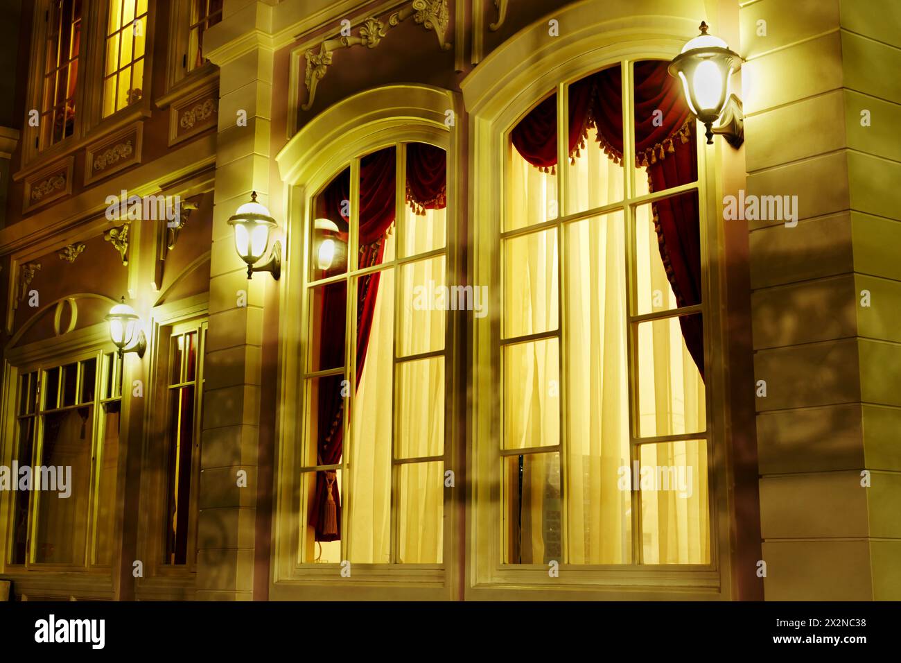 Elegant arched windows hi-res stock photography and images - Alamy
