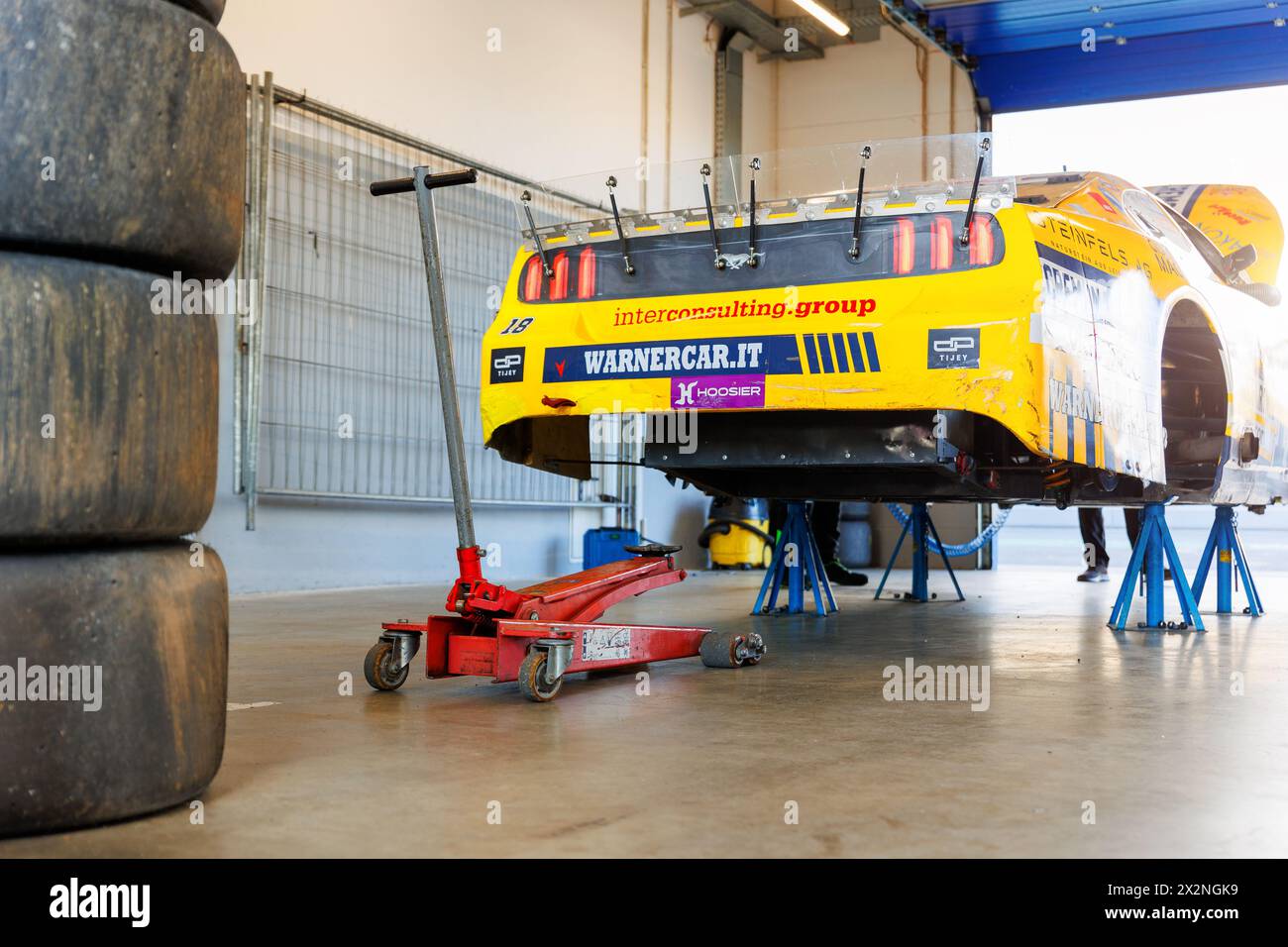 Pit lane box view hi-res stock photography and images - Alamy