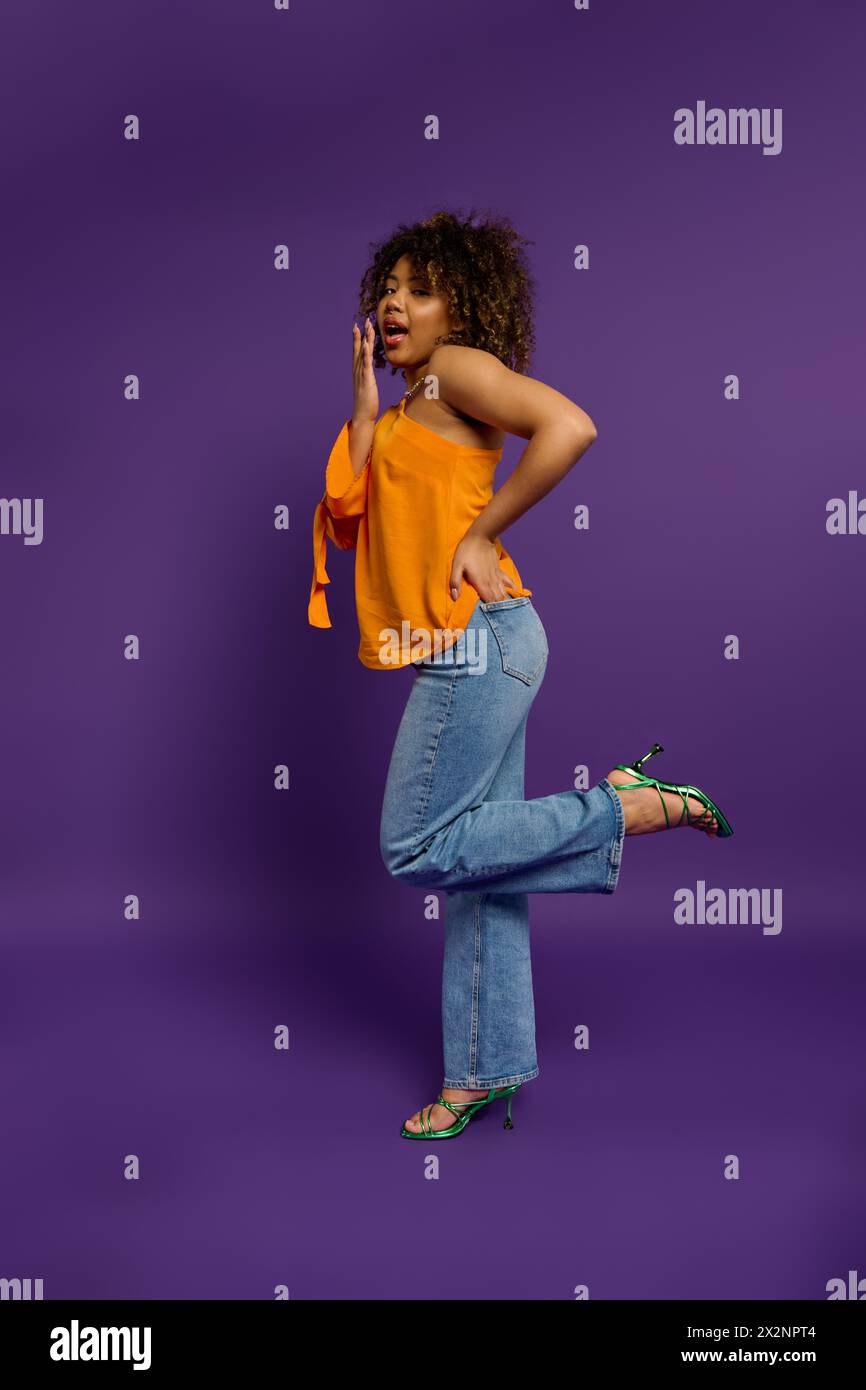 Yellow top with blue jeans hi res stock photography and images Alamy