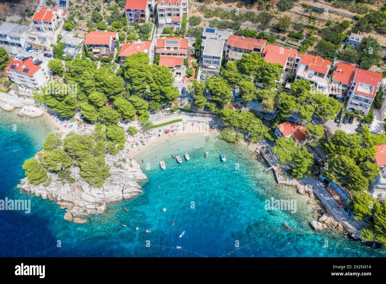 Punta Rata Carte Aerial view of Punta Rata beach with boats and azure sea in Brela ...