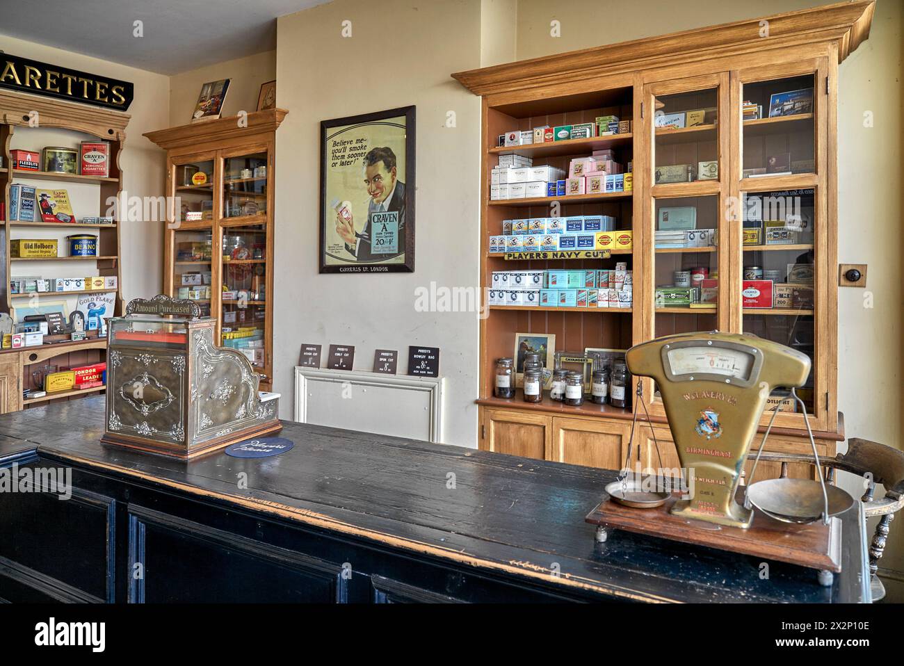 tobacco store design Tobacco shop 1900s hi-res stock photography and images