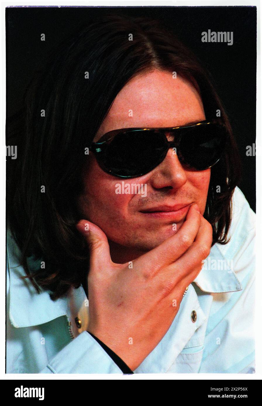 manic-street-preachers-press-conference-1999-nicky-wire-of-welsh