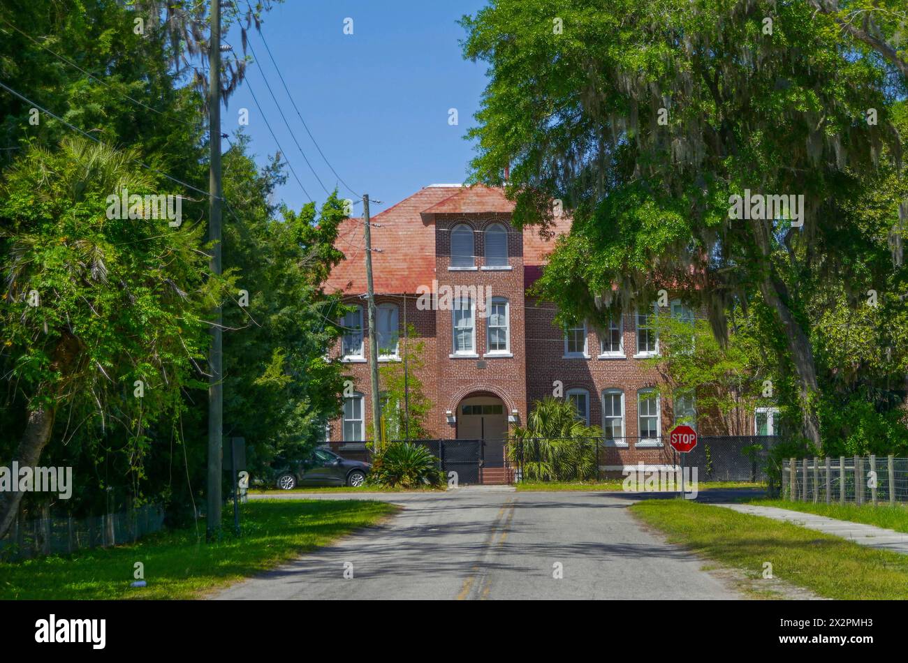 Original building of an elementary school in a small North Florida Town. Stock Photo