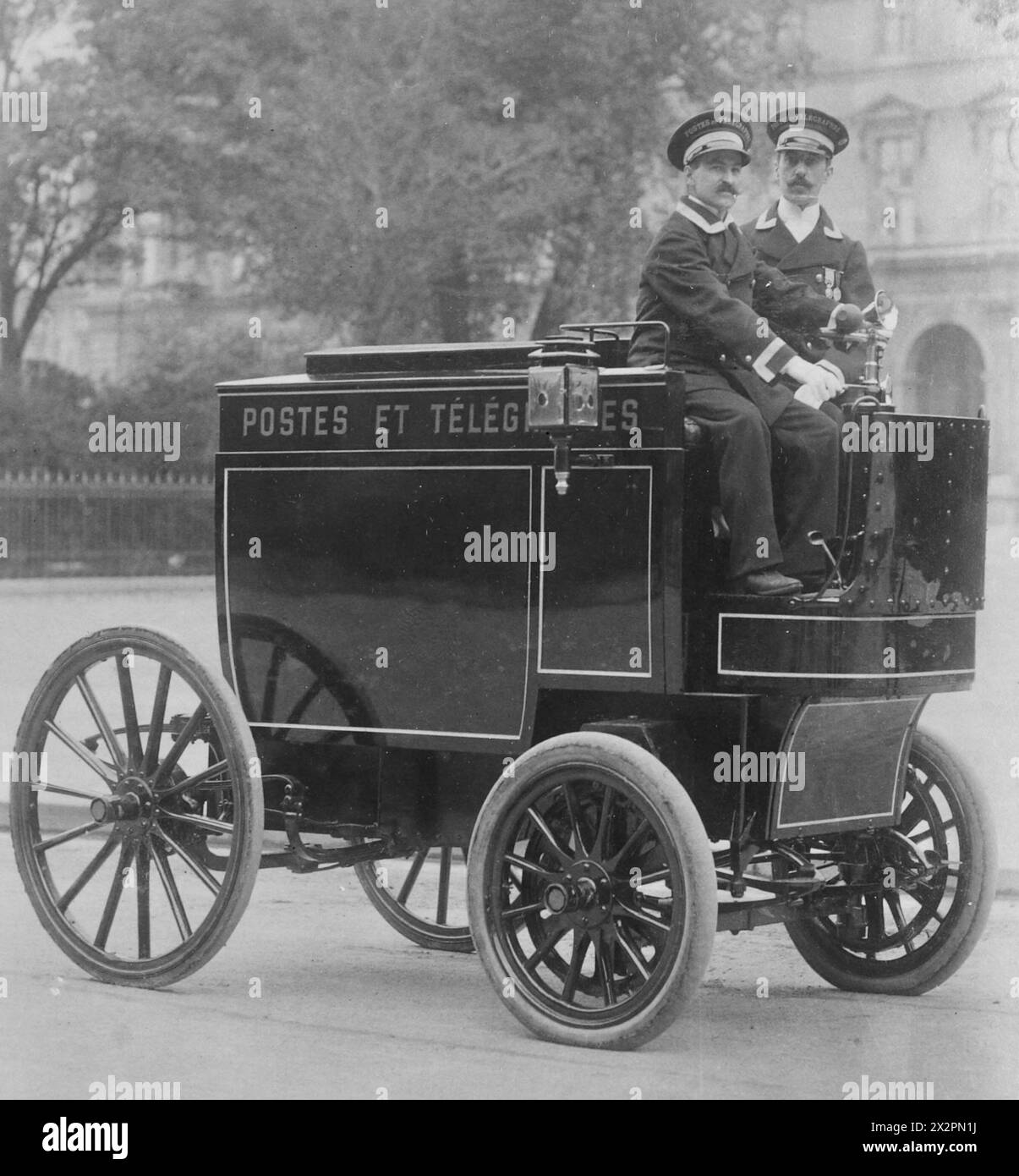 Jules Beau - Vehicule Postal en 1901. Stock Photo