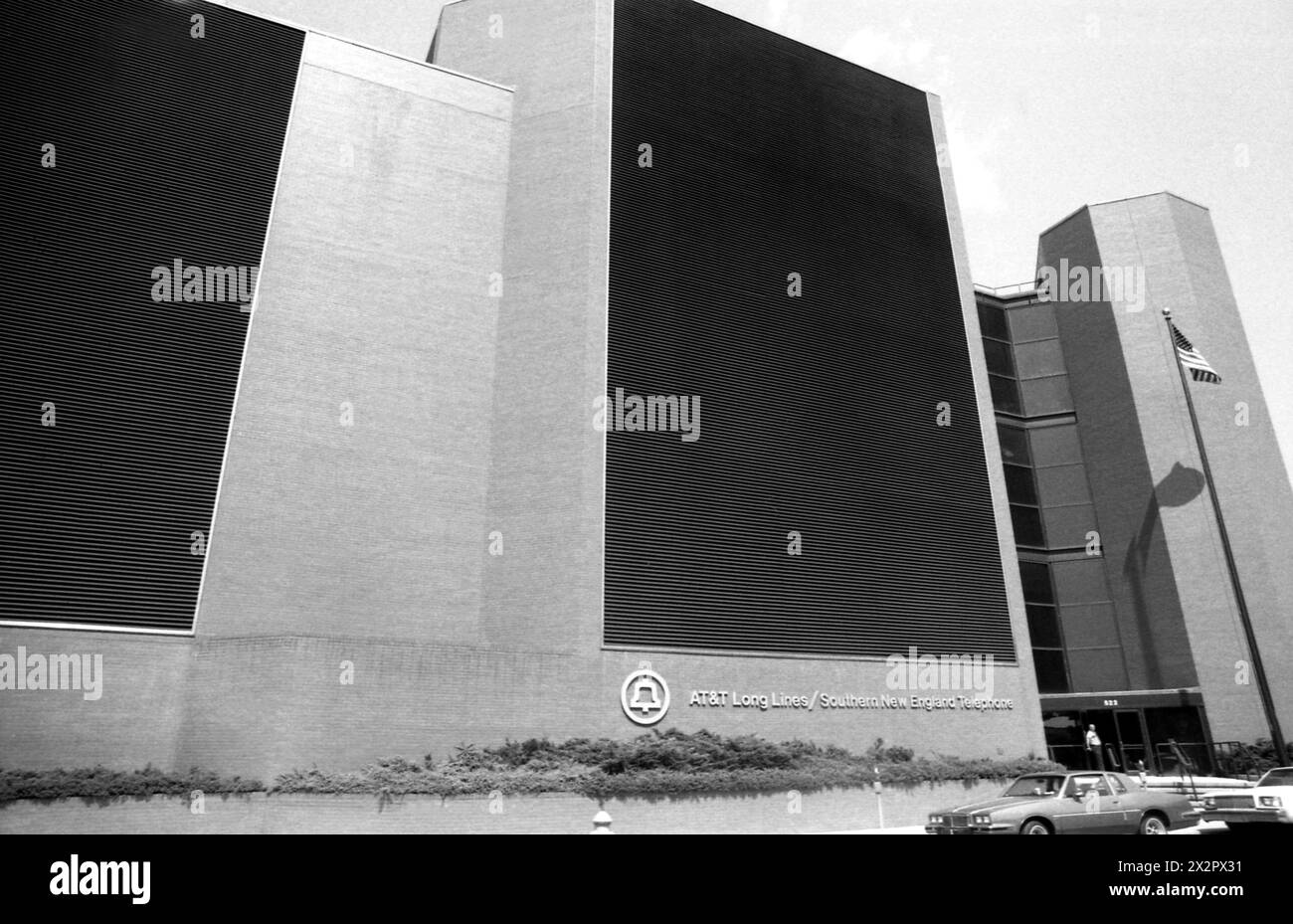 Connecticut, U.S.A., 1982. Facade of a large AT&T/New England Telephone building. Stock Photo