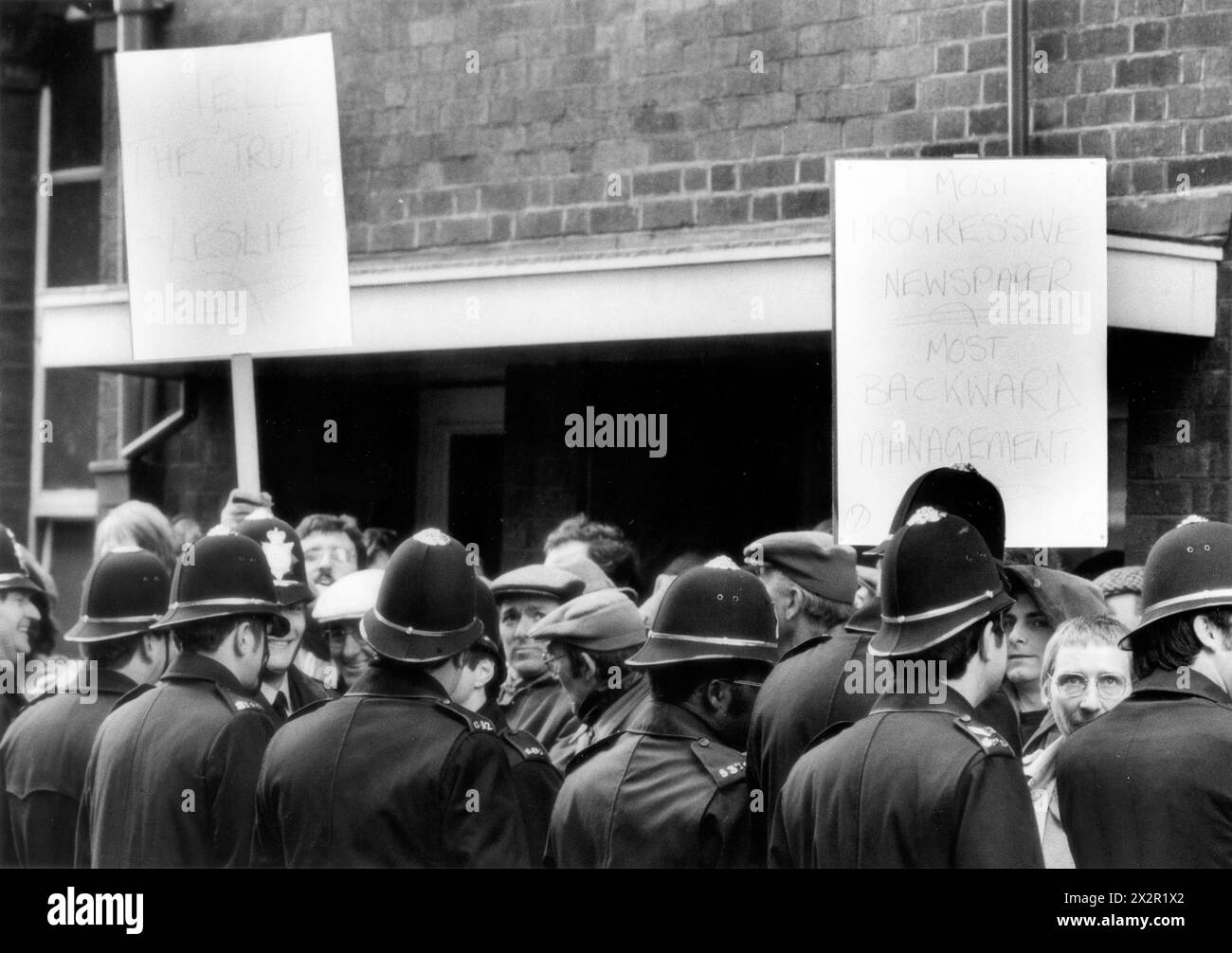 NGA picket line outside the Express and Star newspaper offices in Wolverhampton 1985 Stock Photo