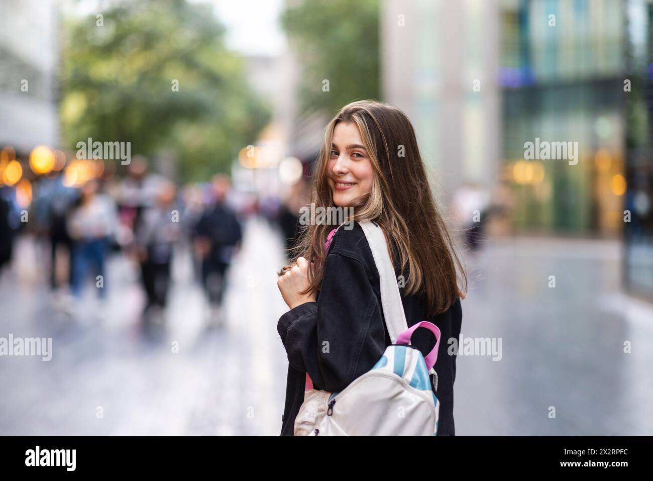 Young black woman in city backpack hi-res stock photography and images ...