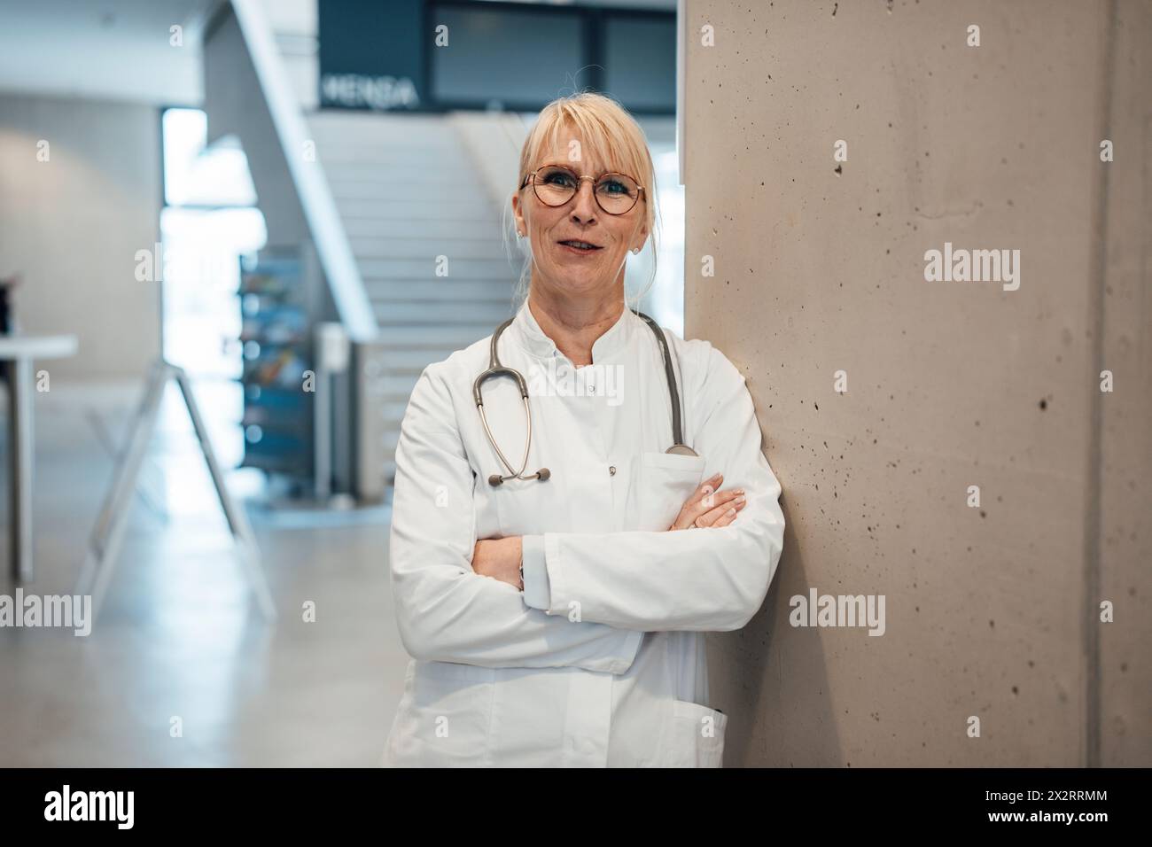Doctor crossed arms on hi-res stock photography and images - Alamy