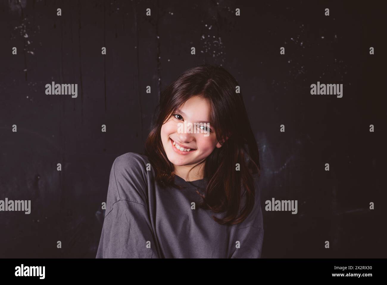 Smiling girl in front hi-res stock photography and images - Alamy
