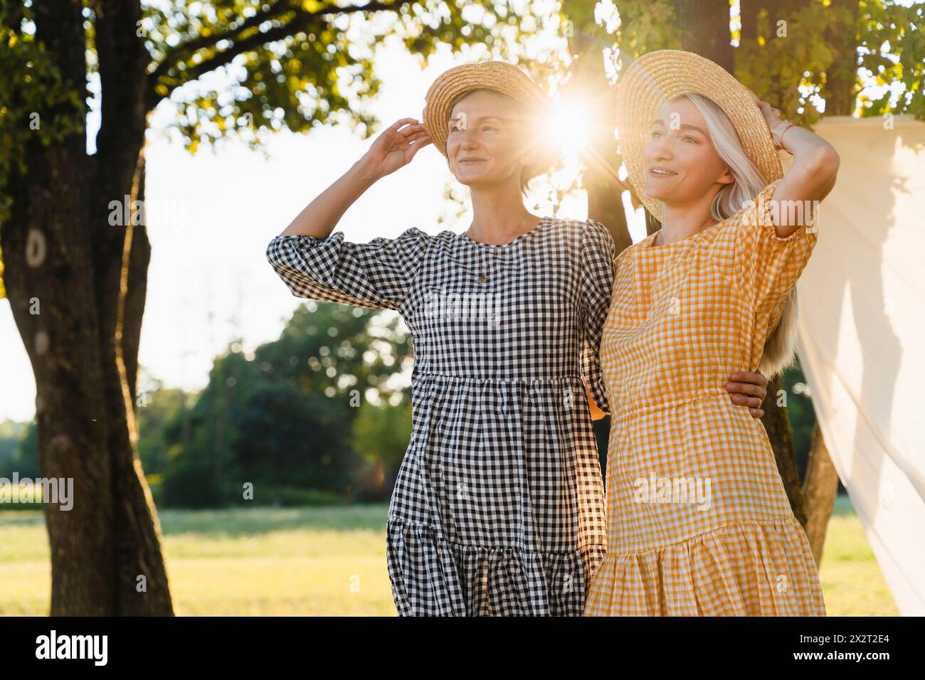 Women hats hi-res stock photography and images - Alamy