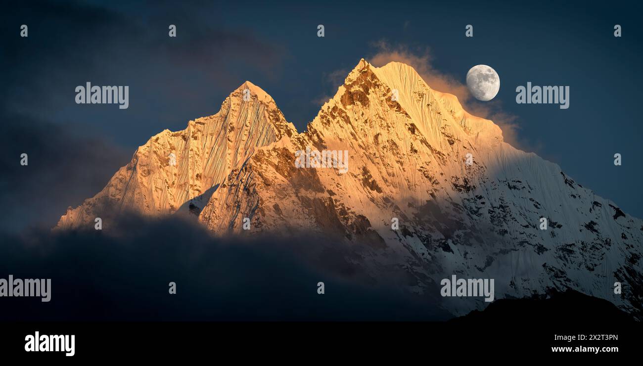 Nepal, Khumbu, Moon rising over Thamserku and Kangtega mountains Stock Photo