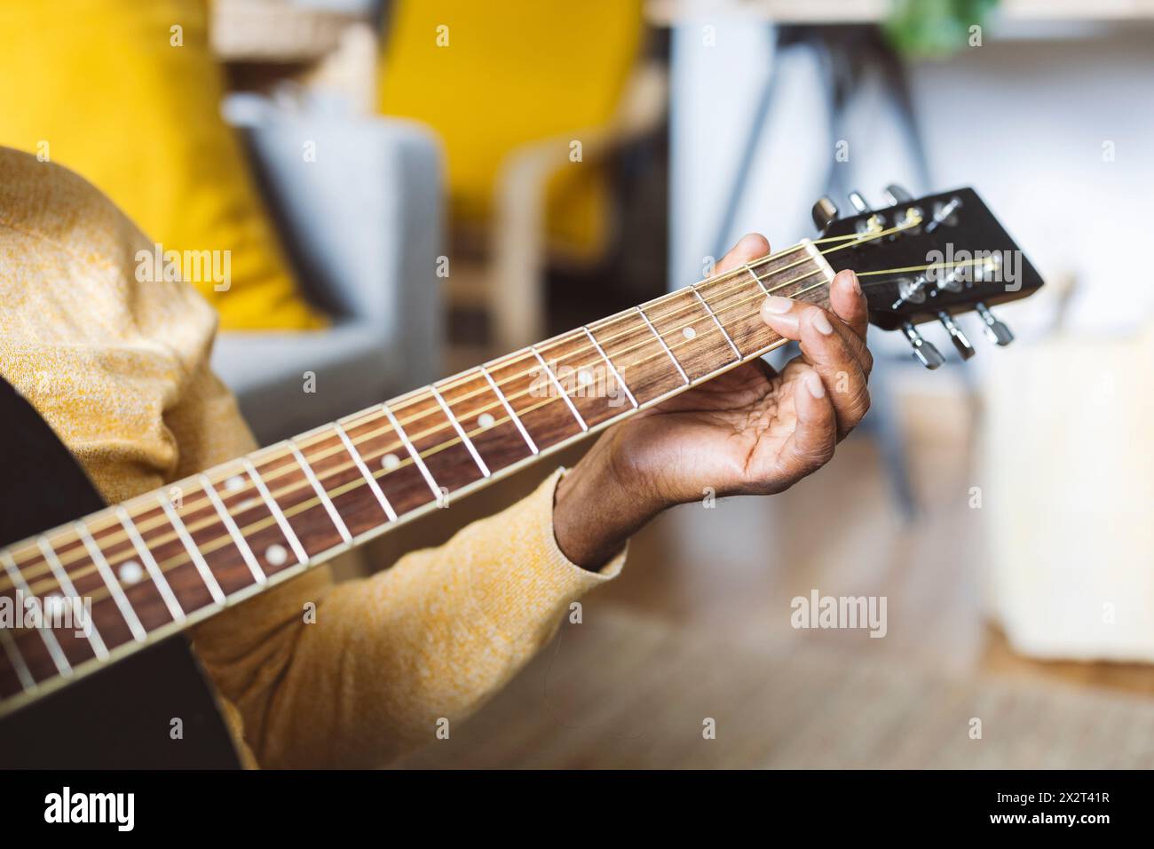 African american man playing guitar hi-res stock photography and images ...