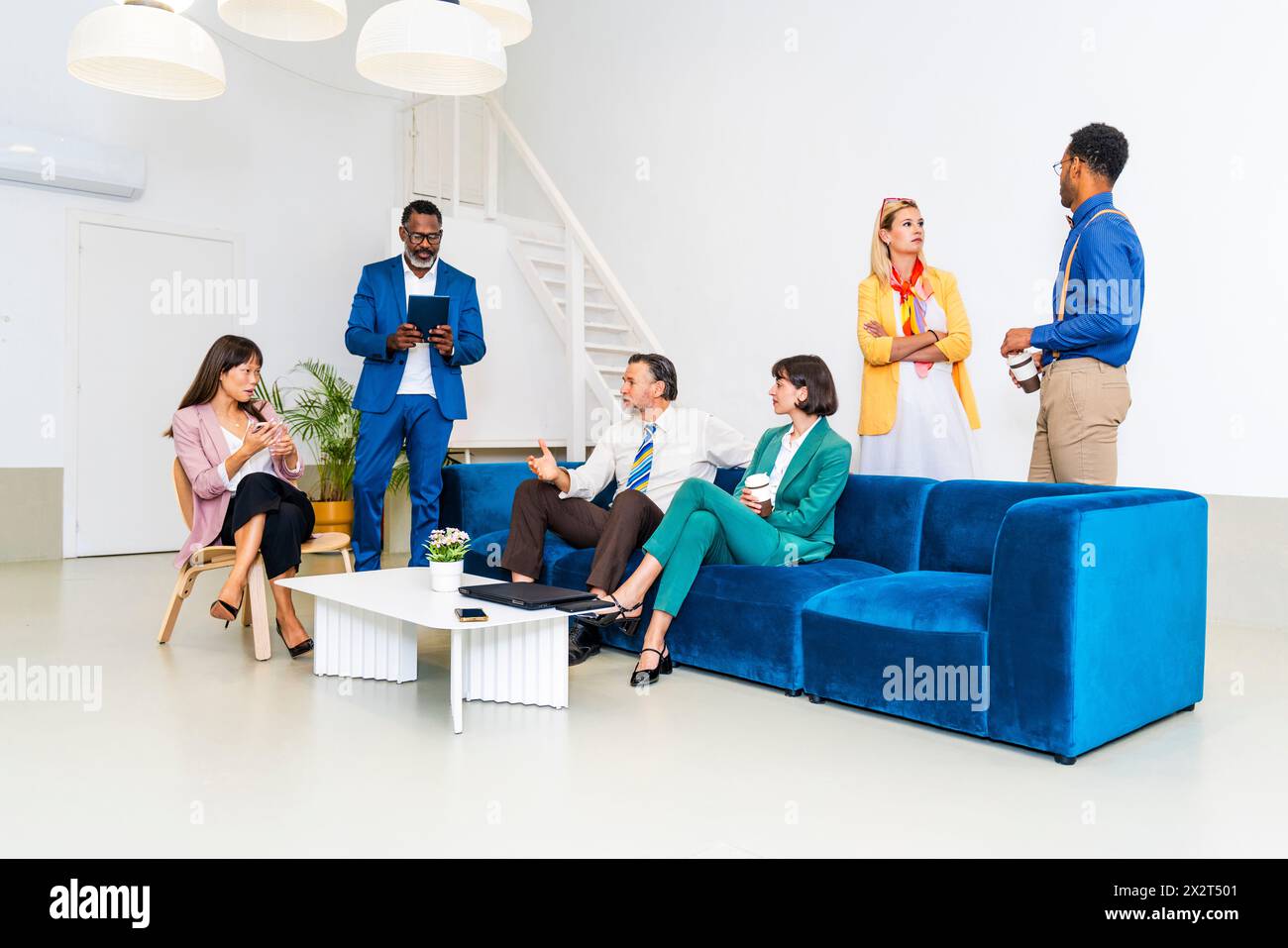 Team meeting office hi-res stock photography and images - Alamy